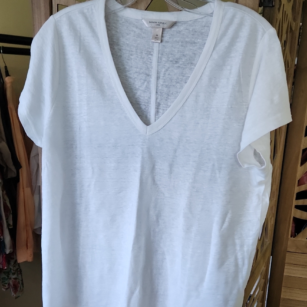 Banana Republic White V-Neck Short Sleeve Tee